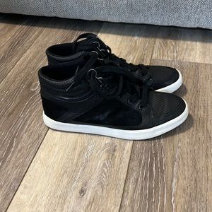 Calvin Klein Lydia Black Cow